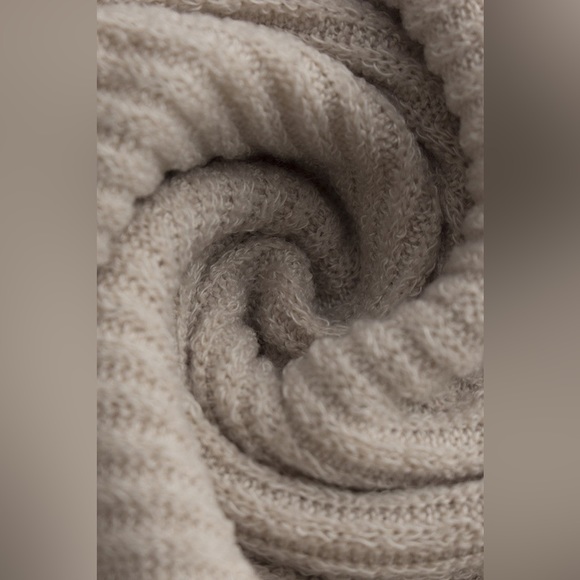 Cream V-neck Women’s Sweater - Picture 6 of 7